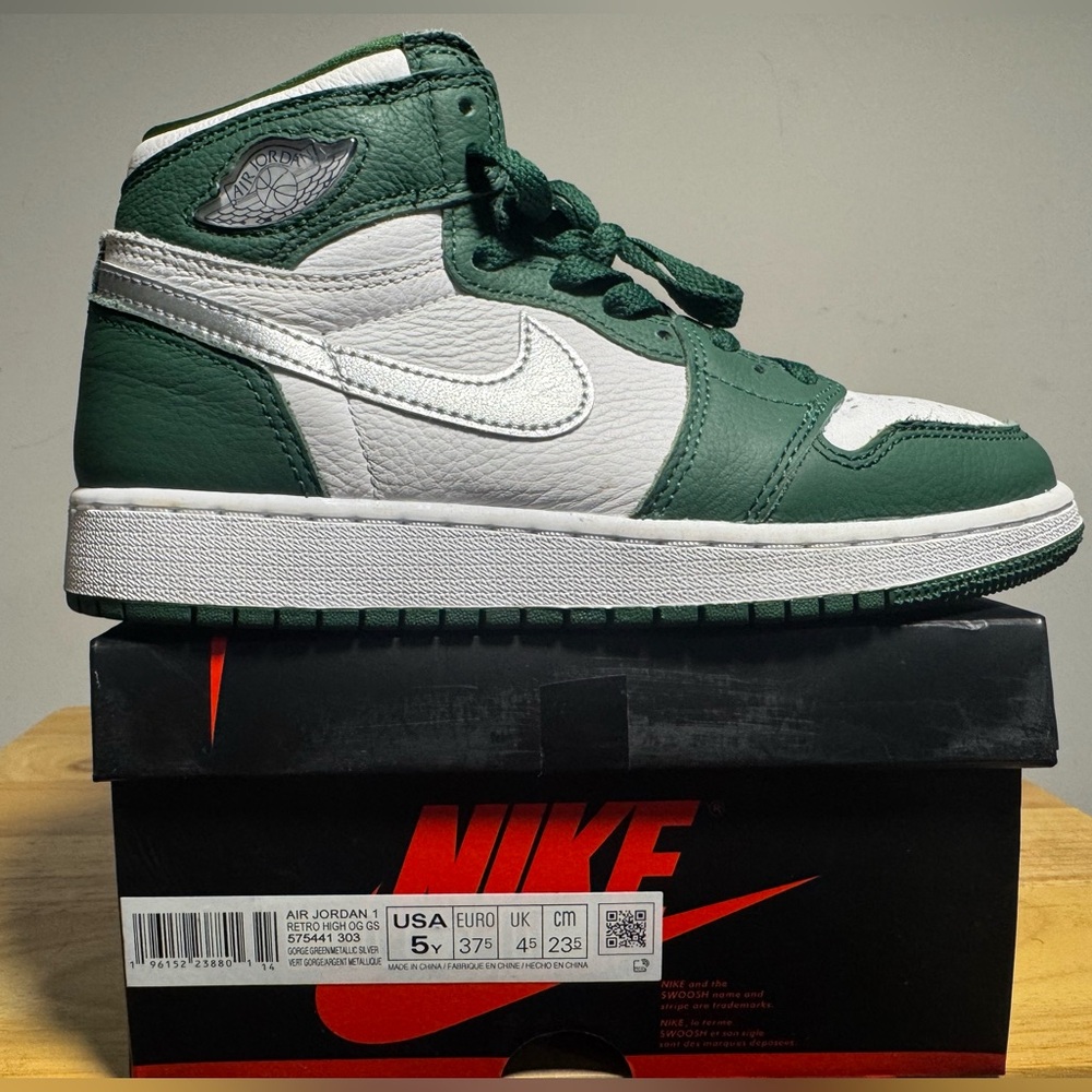 Jordan 1 Kids Sneakers - Green and White Sz 5Y $80